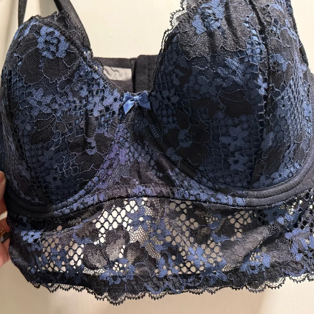 Elegant Lace Bralette in Navy Blue & Black - Picture 2 of 5